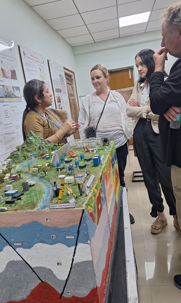 Dr Labani Rayopowiada o badaniach prowadzonych przez Geotermalną Grupę Geofizyczną