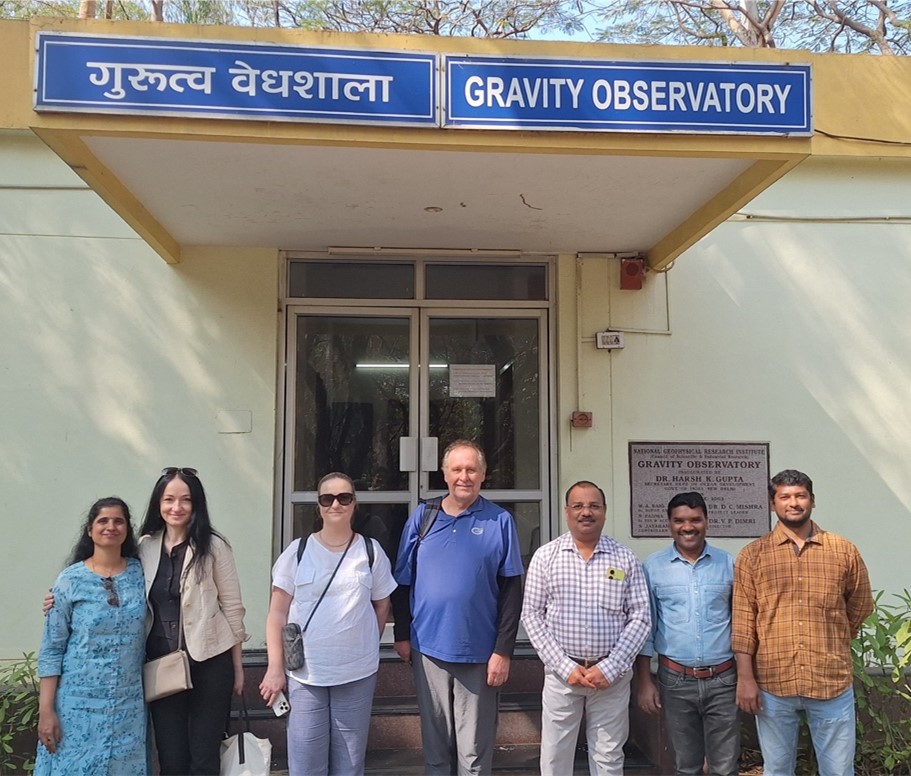  Dr A.Vasanthi, Prof. B.Orlecka-Sikora, A.Lesnodorska, Prof. J.Meert W Obserwatorium Grawimetrycznym