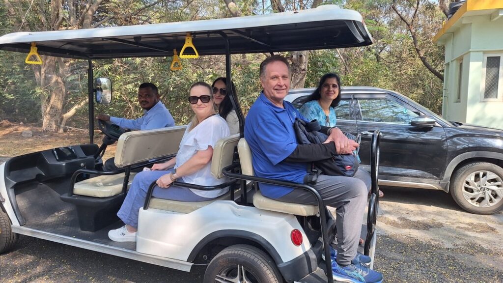 A.Leśnodorska, Prof. B.Orlecka-Sikora, Prof.J. Meert, Dr A.Vasanthi podczas zwiedzania obserwatoriów NGRI