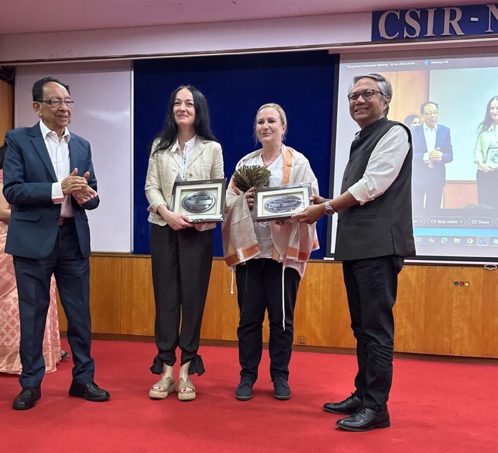 Prof. H.Gupta, Prof. B.Orlecka-Sikora, A.Leśnodorska, Dr Prakash Kumar – Dyrektor NGRI; uhonorowanie reprezentacji IGF PAN