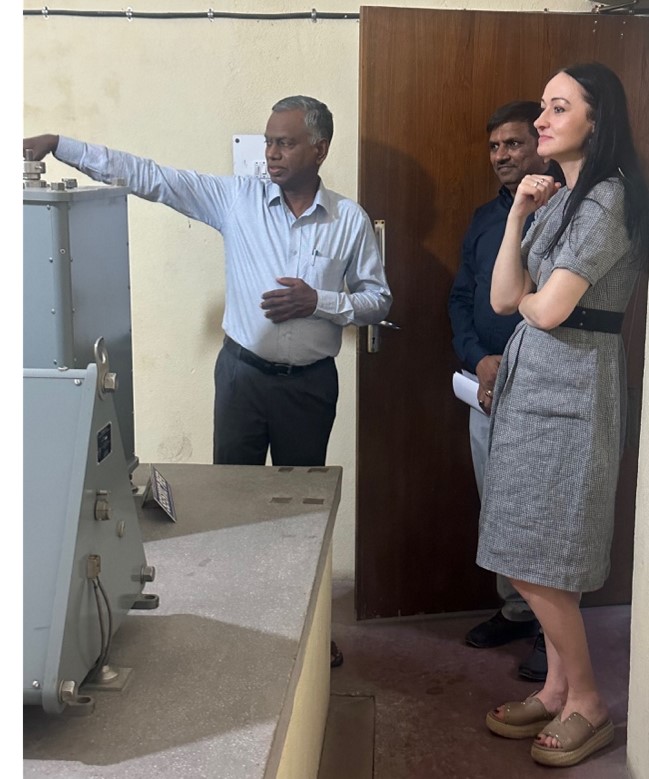 Dr Vijaya Raghavan, Dr S. Gupta, Prof. B. Orlecka-Sikora w Obserwatorium Sejsmologicznym