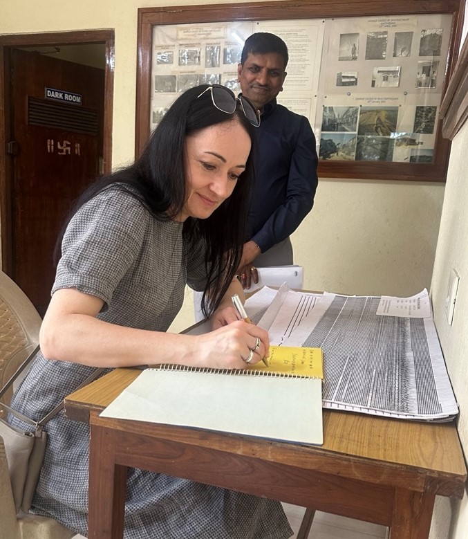 Dr Vijaya Raghavan, Dr S. Gupta, Prof. B. Orlecka-Sikora w Obserwatorium Sejsmologicznym