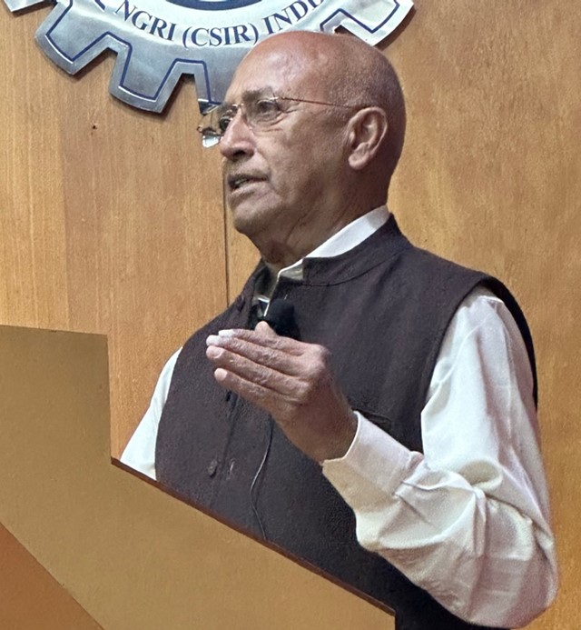 Komandor  Rakesh Sharma – Hinduski kosmonauta oraz pilot Sił Powietrznych Indii.