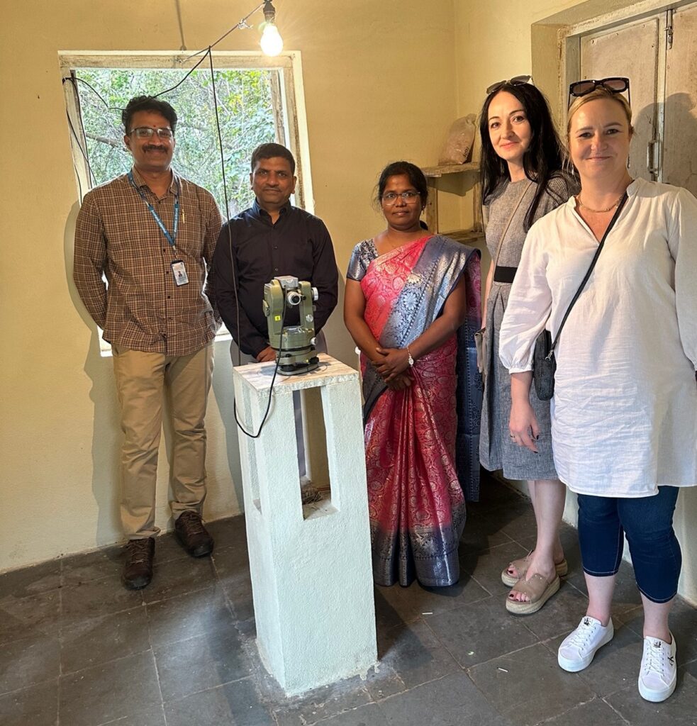 Dr P.Chandrasekhar, Dr S.Gupta, Dr. L.Manjula, Prof. B.Orlecka-Sikora, A.Lesnodorska w Obserwatorium Geomagnetycznym