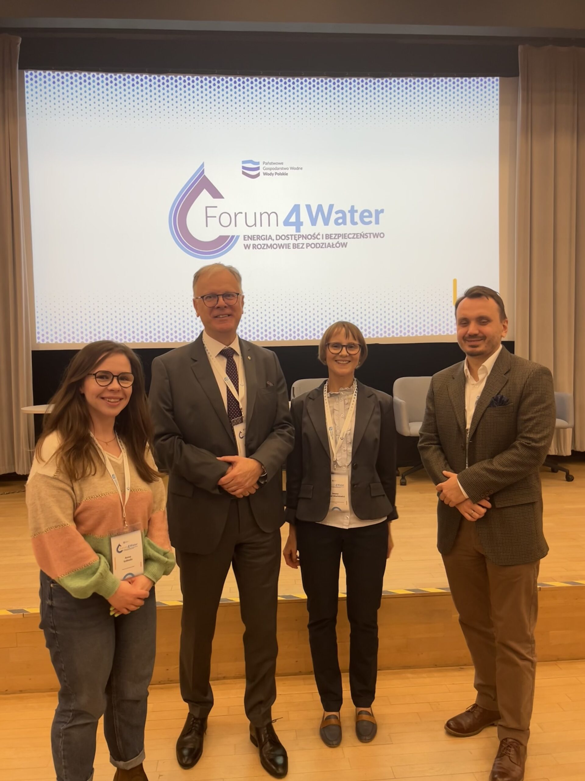 od lewej: dr inż. Anna Łoboda, prof. dr hab. Paweł Rowiński, dr hab. inż. Iwona Kuptel-Markiewicz, dr inż. Łukasz Przyborowski