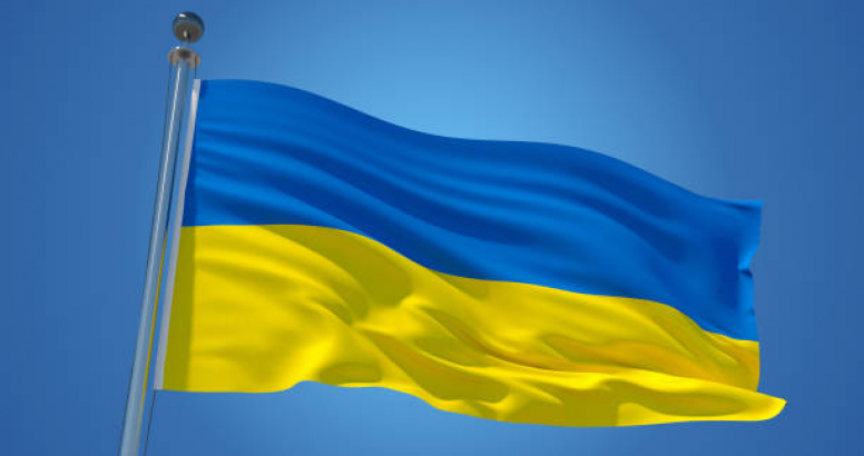 Powiewająca flaga Ukrainy. fot. Istockphoto