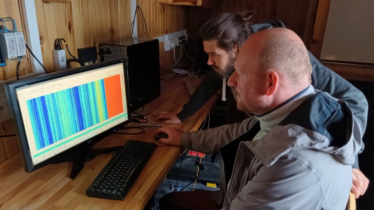 Data is saved and viewed on-the-go in the environmental hut (next to Polish Polar Station Hornsund,) in which the interrogator is running.