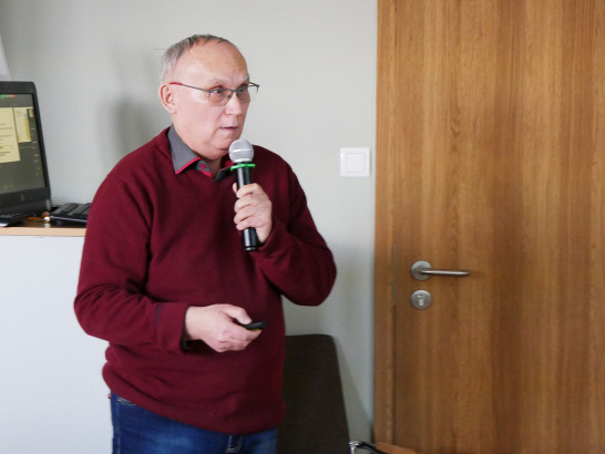Prof. Janusz Krzyścin zaprezentował wyniki badań ekspozycji młodzieży na promieniowanie UV podczas pierwszego lockdownu w marcu i kwietniu 2020 r.