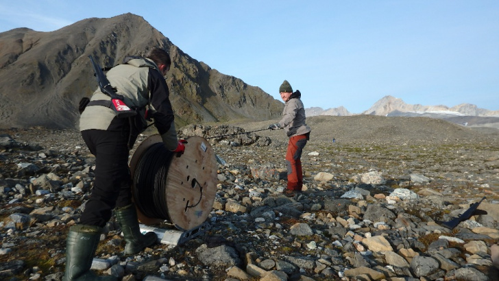 Deployment of the fibre-optic cable over the moraine.