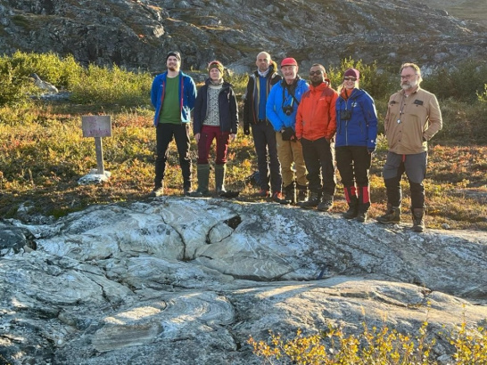 Odkrywka ‘Iqualuk’, od lewej: Marcin, Rikke, Rafał, Martin, Tanmay, Monika i Dan.