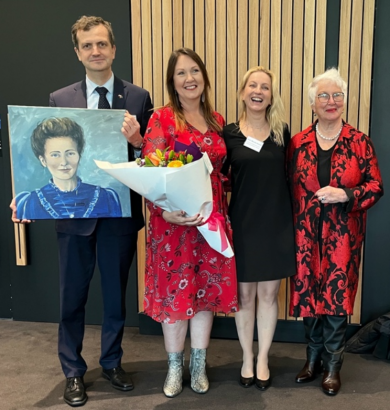 Portrait of Madame Curie in hands of
Ambassador Grzegorz Kowal, Ira Mitchell, Monika A. Kusiak and Winsome Dormer.